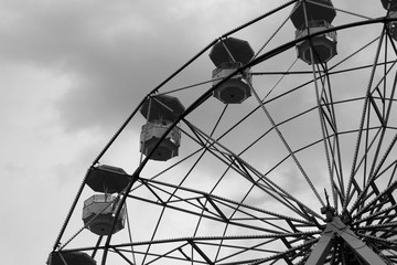 Ruota panoramica al parco di divertimento