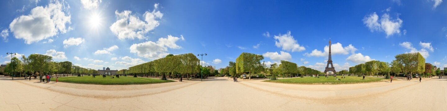 Fototapeta Beautiful 360 degree panorama in spring with a blue sky of the Eiffel tower in Paris, France