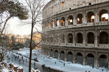 colosseo sotto la neve