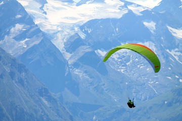 parapendio nel vento © antomat