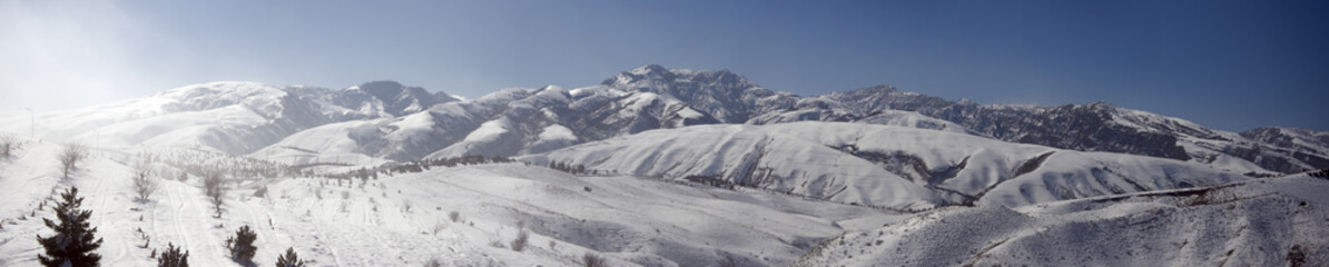 Fototapeta na wymiar : Winter in the mountains of Kopet-Dagh in the suburbs of Ashgabat