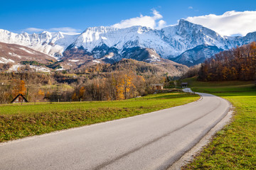 Fototapeta na wymiar Panorama di Serpenizza in Autunno, Slovenia