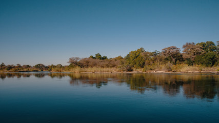 Fototapeta na wymiar Auf dem Okavango River zwischen Namibia und Angola