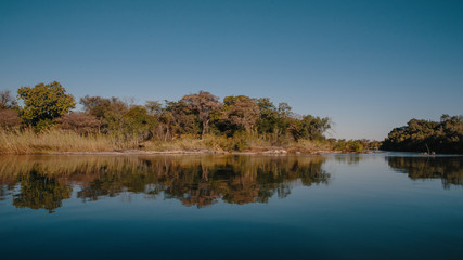 Auf dem Okavango River zwischen Namibia und Angola