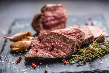 Papier Peint photo Steakhouse Juicy beef steak with spices and herbs on wooden cutting board
