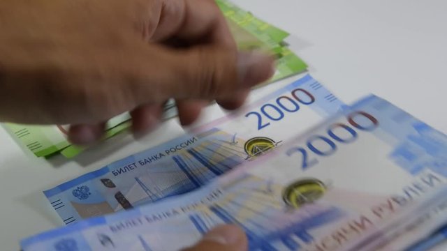 Read Russian bills. Calculate rubles 200 and 2000 face value