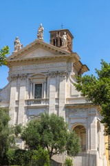 Obraz premium View on a historic church in Rome, Italy on a sunny day.