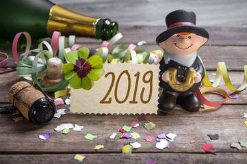 Silvesterkarte mit Konfetti Kleeblatt und Schornsteinfeger 2019 Happy New Year Frohes neues Jahr