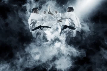 Afwasbaar Fotobehang Vechtsport Twee mannelijke karategevechten