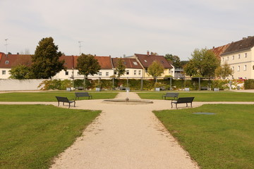 Blick über den Prälatengarten von Kloster Metten