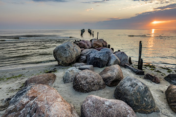 Obrazy na Szkle  Pozostałości starego zepsutego molo, Morze Bałtyckie