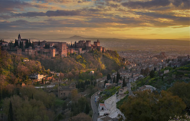 Fototapeta na wymiar Atardecer en la Alhambra