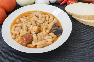 Alubias con chorizo