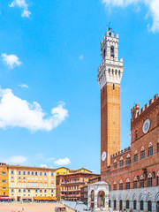 Obraz premium Bell tower, Torre del Mangia, of the Town Hall, Palazzo Pubblico, at the Piazza del Campo, Siena, Italy.