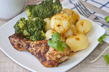 roast chicken with potatoes and broccoli
