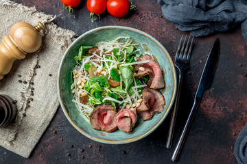 Salad with roast beef