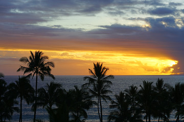 Fototapeta na wymiar Colorful sunset over the beach in Wailea on the West Shore of the island of Maui in Hawaii