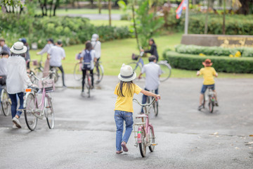Bang Kachao: August 26, 2018, students, group activities at the park, Sri Nakhon Khuean Khan Park and Botanical Garden, Tambon Bang Kachao, Amphoe Phra Pradaeng, Samut Prakan, Thailand