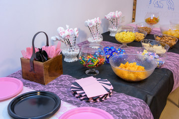 Table with snaks for a Sweet Sixteen party