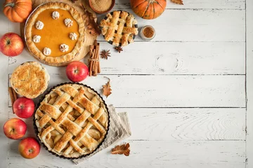 Gardinen Thanksgiving Kürbis und Apfel verschiedene Kuchen © mizina