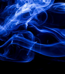 Obraz premium Blue smoke on black background