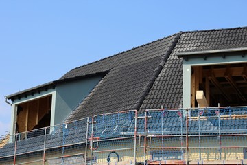 Dachaufstockung an einem Wohnhaus