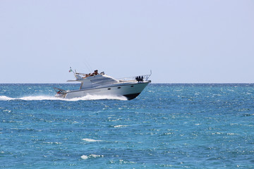 Obraz premium Torre Mozza (Ugento), Lecce, Italy - August 15, 2016 - Day at the seaside, with sports and entertainment (kite surfing, wind surfing and yatch), in August in Salento
