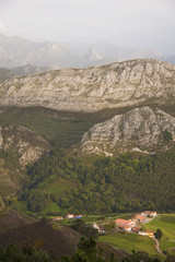 Fototapeta na wymiar Sierra del Sueve desde el mirador del Fitu