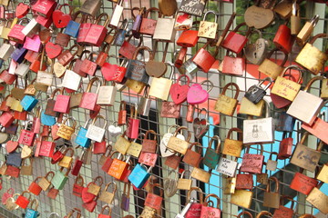 Fototapeta premium Brückenschlösser in Hamburg 5