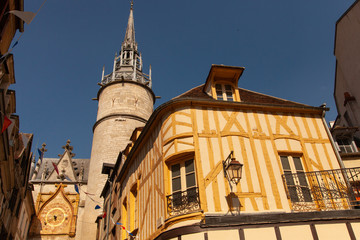 Auxerre, tour de l'horloge, centre ville