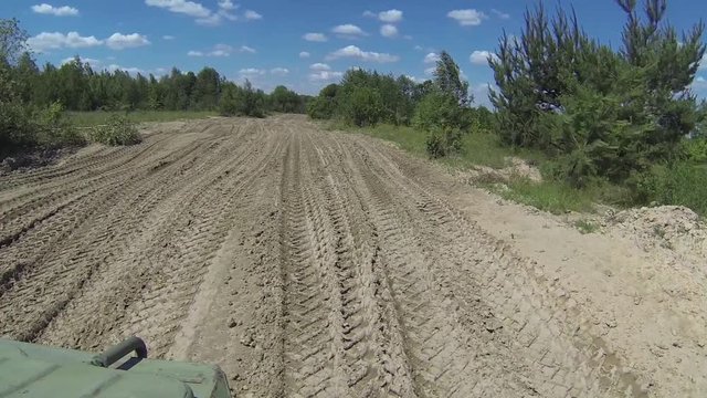 БТР движение по песку