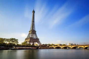 Kussenhoes Prachtig uitzicht op de Eiffeltoren aan de rivier de Seine in Parijs, Frankrijk © dennisvdwater