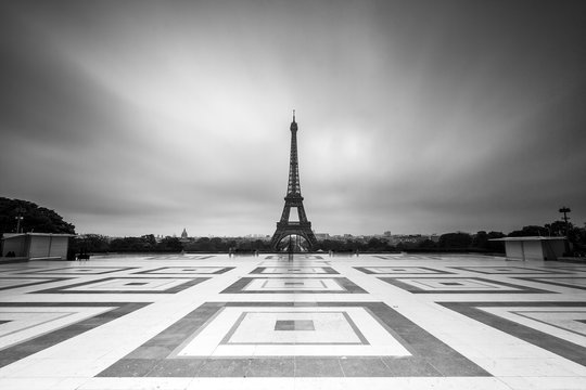 Fototapeta Beautiful view of the Eiffel tower seen from Trocadero square in Paris, France, in black and white  
