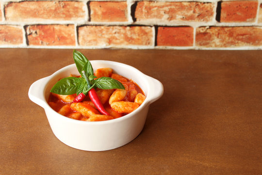 gnocchi di patate con sugo di pomodoro