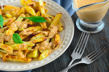 Baked potatoes with peanut sauce