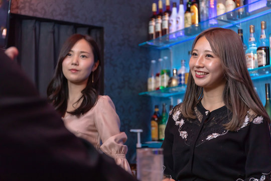 「ガールズバー」の画像 - 180 件の Stock 写真、ベクターおよびビデオ | Adobe Stock