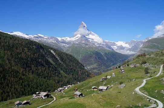 マッターホルンとフィンデルン村