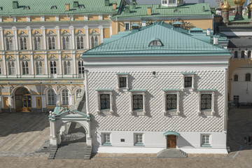 Грановитая палата Московского Кремля на Соборной площади.