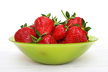 Bowls with tasty strawberries