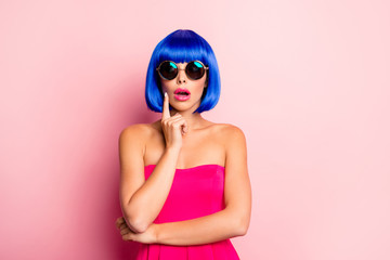 Portrait of attractive, pretty, dreamy, person hold hand on chin