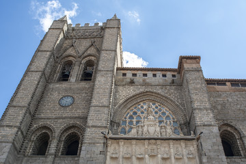 Fototapeta na wymiar La catedral románica y gótica medieval, Catedral del Salvador de Ávila, de Ávila en España