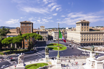 Naklejka premium Widok na Piazza Venezia z Vittoriano w Rzymie