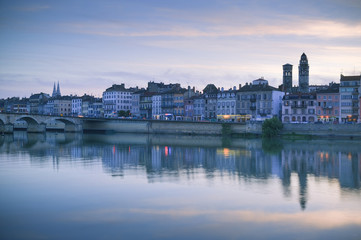 Obraz premium Saône River at Mâcon Saône et Loire Bourgogne-Franche-Comte France