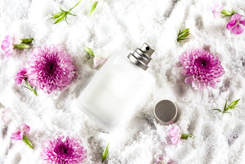 Obraz na płótnie Canvas Still life photography of perfume bottle photographed on white sand