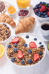 Granola yogurt and berries