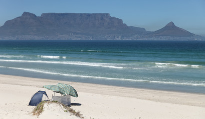 Obraz premium Table Mountain, photographed from Bloubergstrand, Cape Town, South Africa