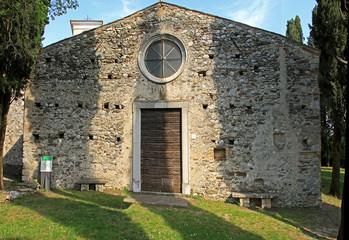 Polpenazze del Garda, chiesa romanica di San Pietro in Lucone