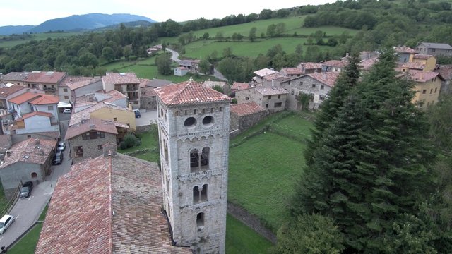 Dron en Mollo. Pueblo de Girona en Catalu&ntilde;a, Espa&ntilde;a 
