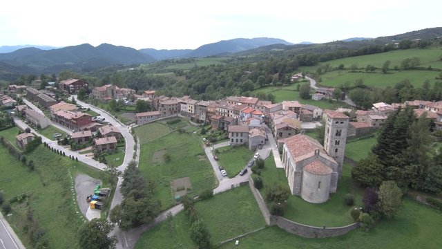 Dron en Mollo. Pueblo de Girona en Catalu&ntilde;a, Espa&ntilde;a 