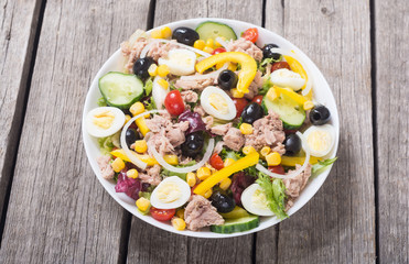 Tuna salad with vegetables